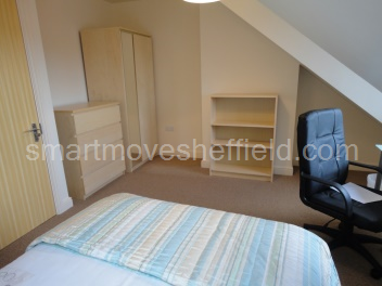 44DN-Penthouse Bedroom !