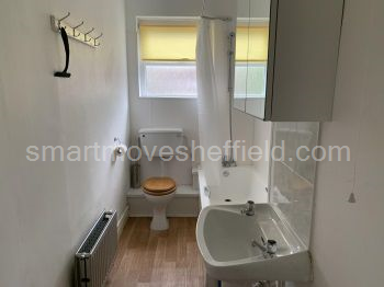 Bathroom on 1st floor