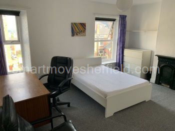 1st floor double room with walk in wardrobe